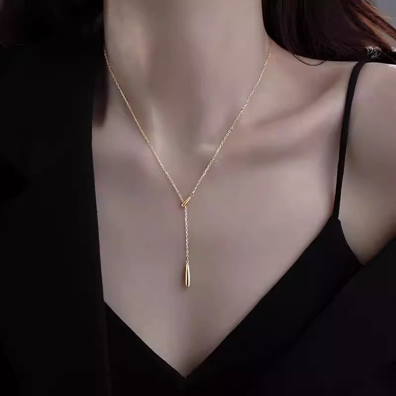 Noir Drop — elegant, minimal, and mysterious, just like the look it creates.